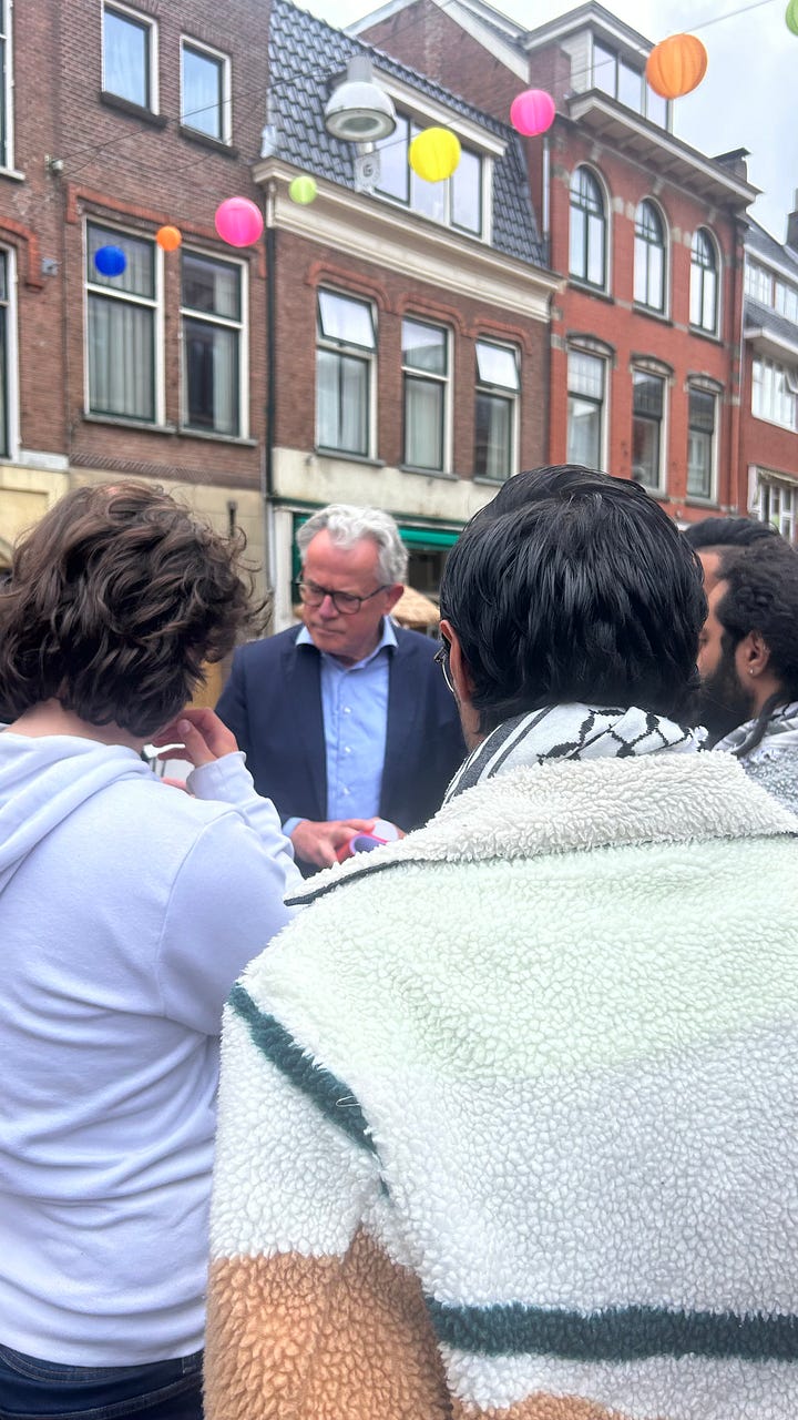 Mayor visits encampment at University of Groningen to assess the situaion and safety concerns