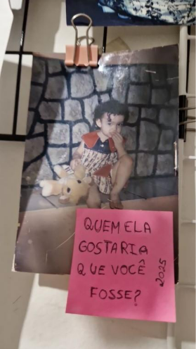 Uma imagem contendo mesa, quarto, cama, janela
O conteúdo gerado por IA pode estar incorreto. Uma imagem contendo mesa, quarto, cama, janela
O conteúdo gerado por IA pode estar incorreto.