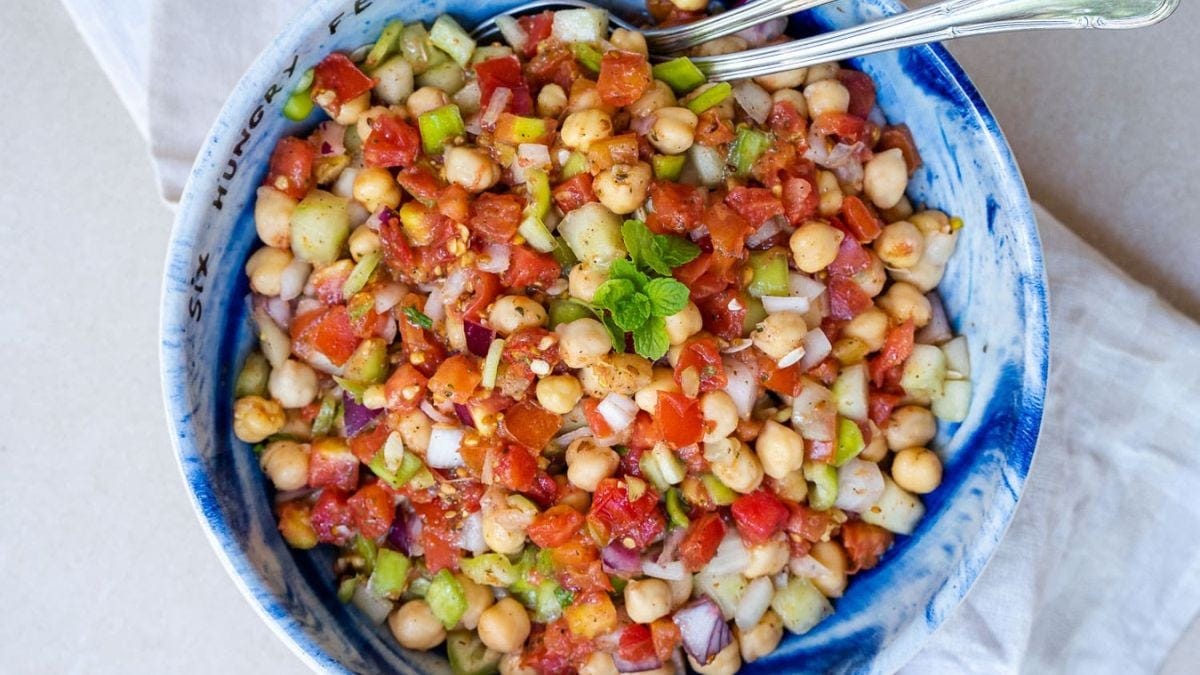 Middle Eastern Chickpea Salad