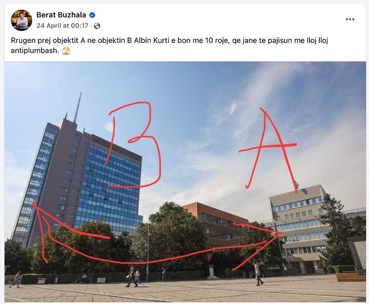 Redaktuar për Shkak të Sigurisë: Këto pamje dokumentojnë një përpjekje të organizuar mediatike për të ekspozuar dhe tallur detajet e mbrojtjes së afërt të Kryeministrit. Fytyrat janë redaktuar nga ne për të mbrojtur jetën dhe sigurinë e oficerëve të Policisë së Kosovës dhe familjeve të tyre. Por Buzhala i ka publikuar ato të paredaktuara, gjë që tregon se ai ka pasur për qëllim zbulimin e identitetit të personelit mbrojtës të Kryeministrit, një veprim i cili përbën një kërcënim ndaj sigurisë kombëtare dhe një shkelje të rëndë të etikës gazetareske.