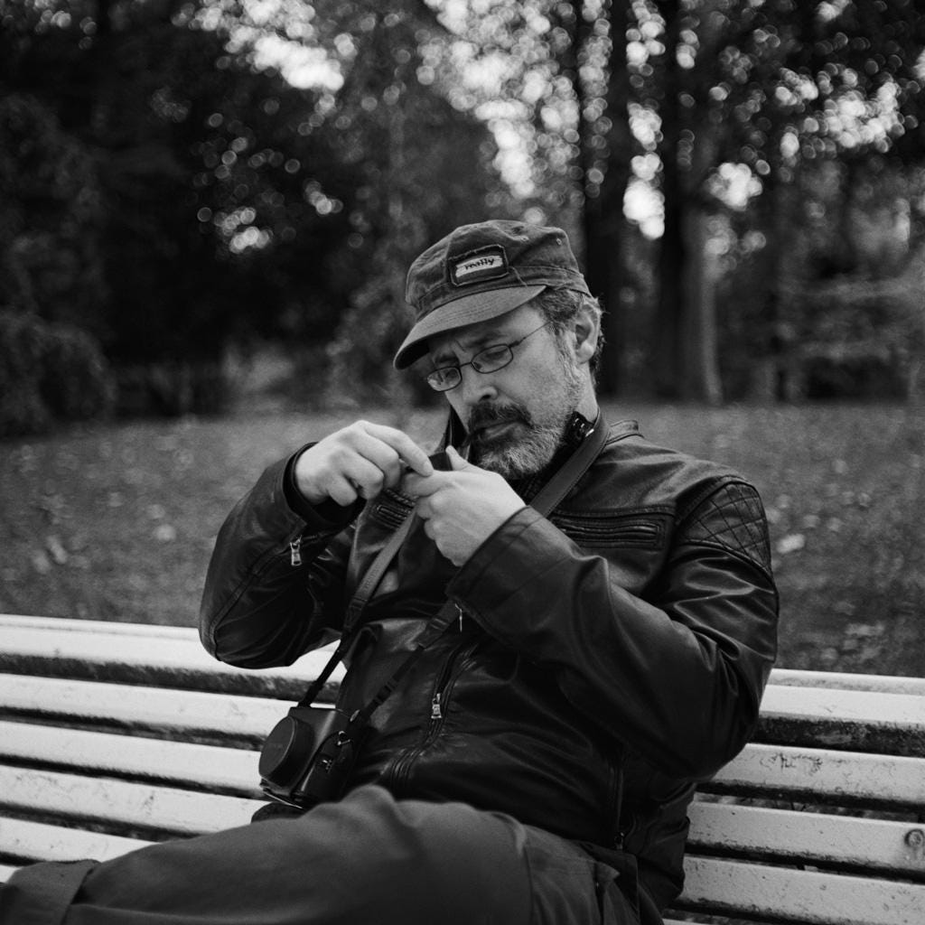 A person sitting on a bench

AI-generated content may be incorrect.