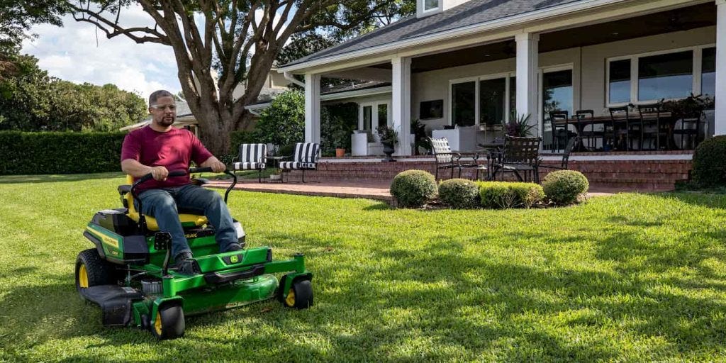 John-Deere-electric-mower-1
