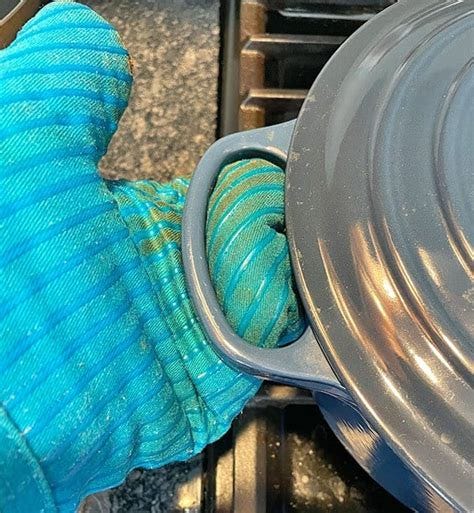 Staub vs. Le Creuset Dutch Ovens (11 Key Differences) - Prudent Reviews