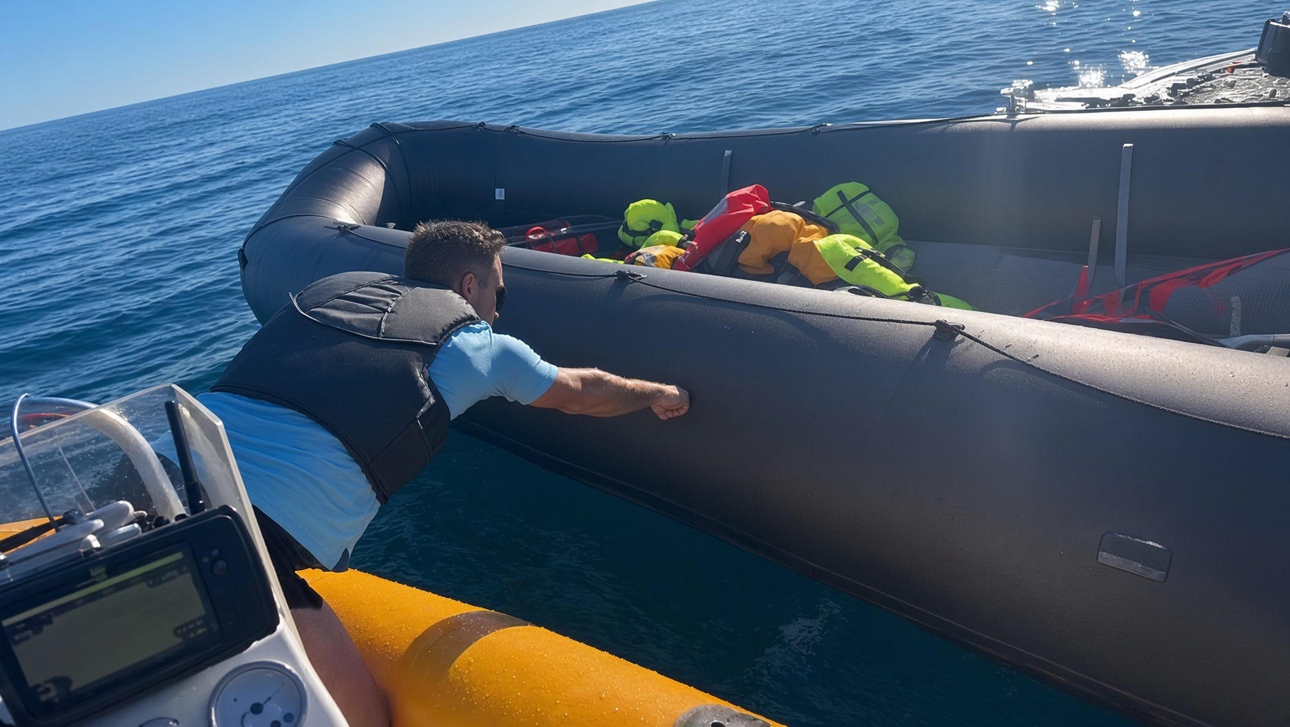 THE WAR OF THE DINGHIES: Watch British Anti-Migration Activist SLASH Inflatable Boat in the English Channel – Paul Serran