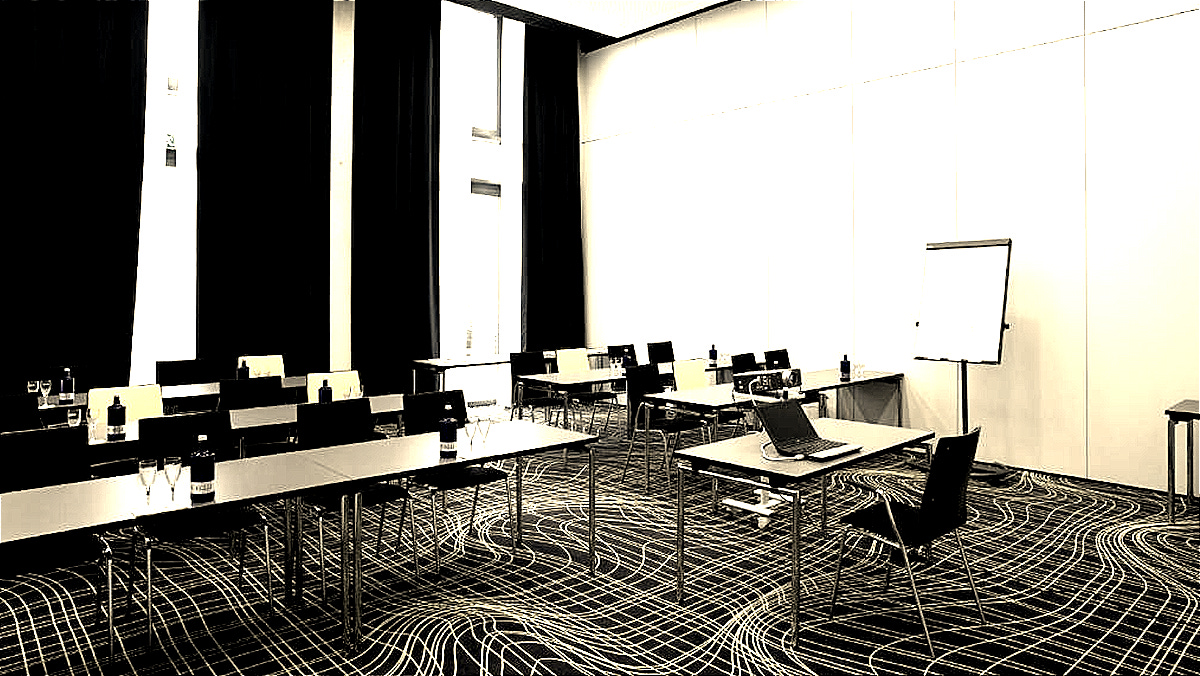 The yellow 3D carpet in Euronova Arthotel