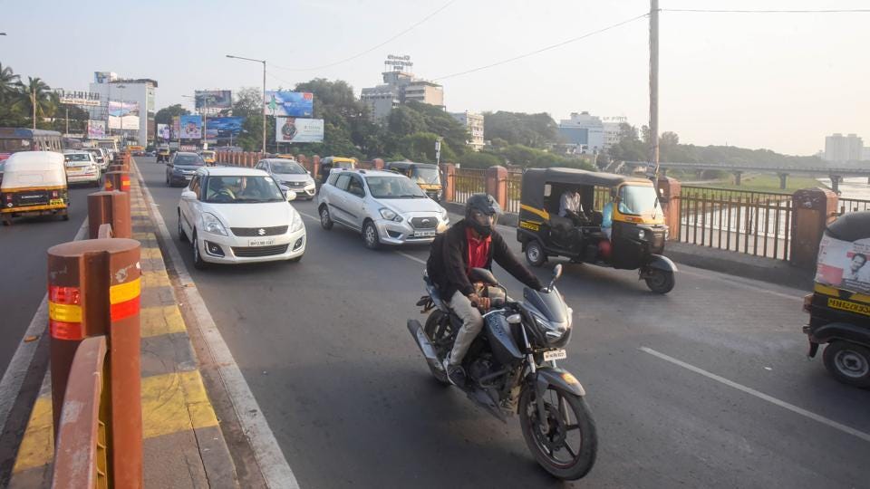 पुणे का सदियों पुराना लकड़ी पुल 25 साल बाद दोपहिया वाहनों के लिए खुला |  हिंदुस्तान टाइम्स