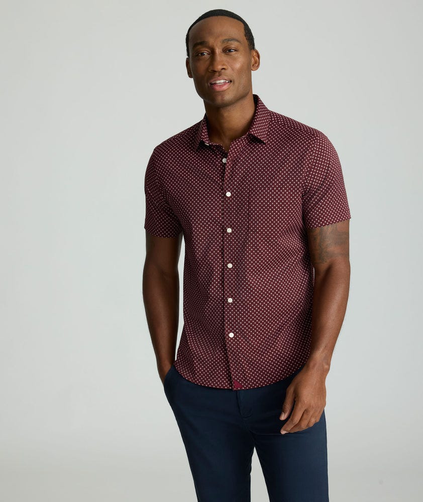 Model is wearing UNTUCKit Performance Short-Sleeve Stanton Shirt	in Maroon.