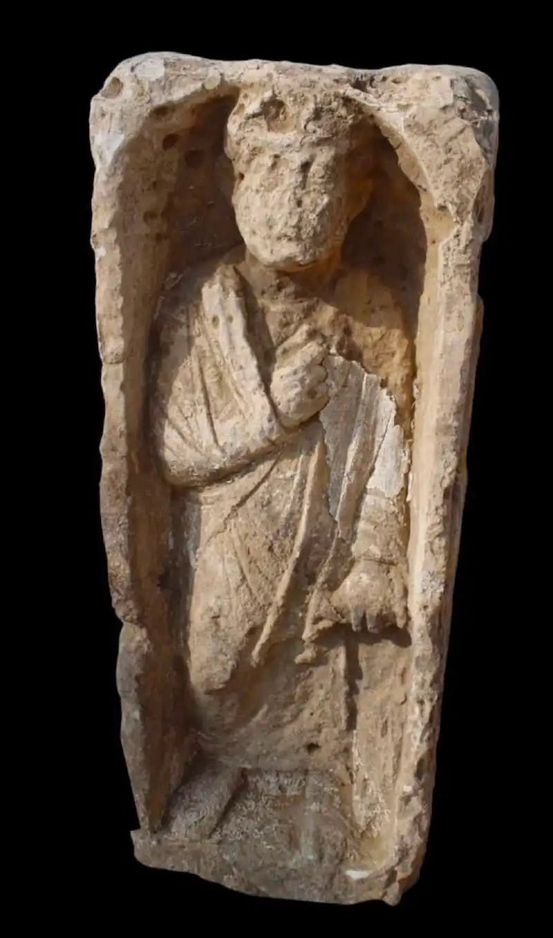Newly unearthed anthropoid sarcophagus. Credit: Ministry of Tourism and Antiquities