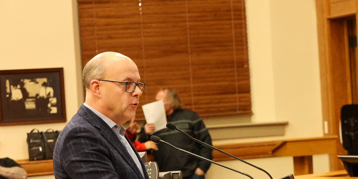 Behind-the-scenes talks lead Sioux Falls council to unanimous support for predecessor's return