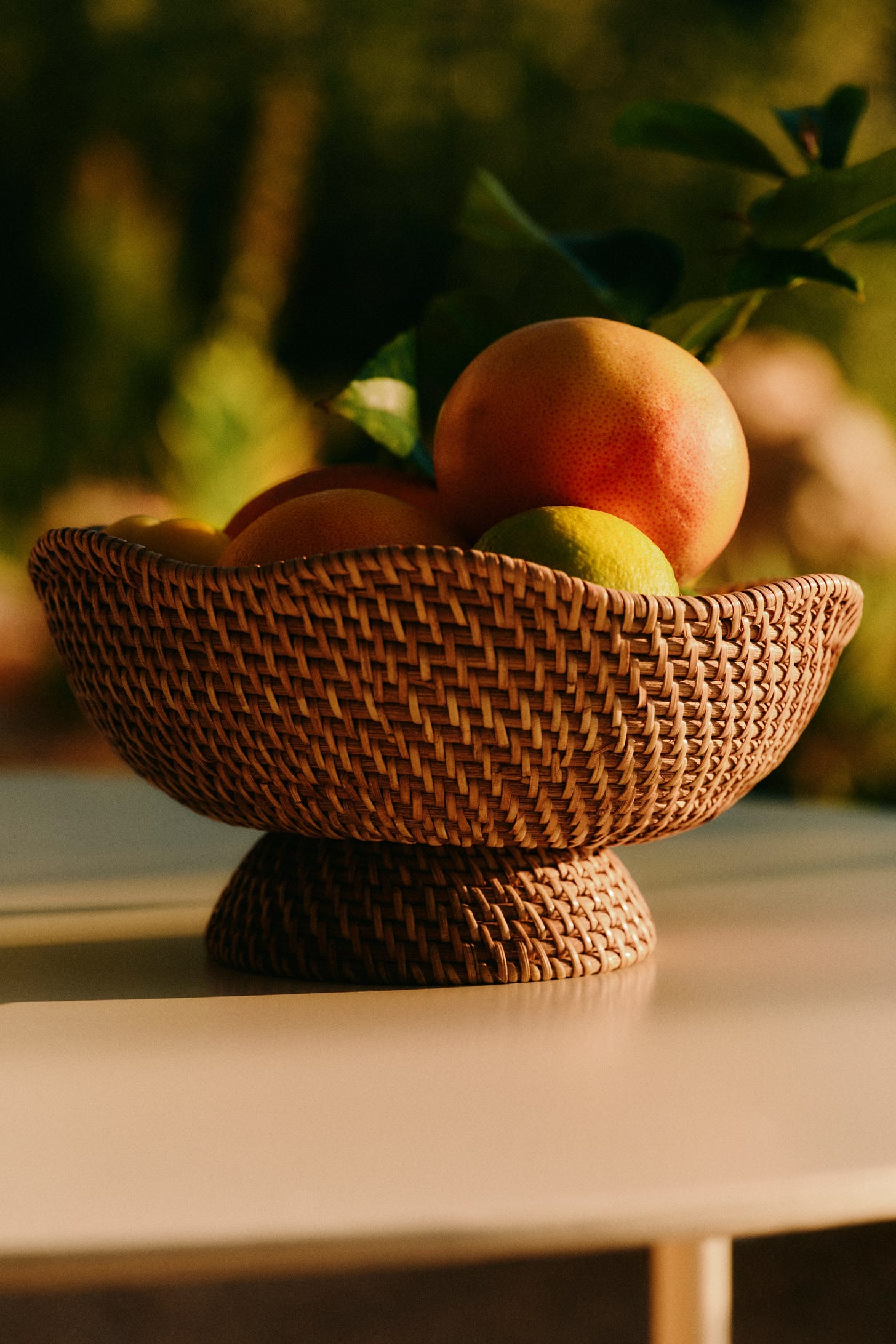 Footed rattan bowl - Beige - Home All | H&M GB 1