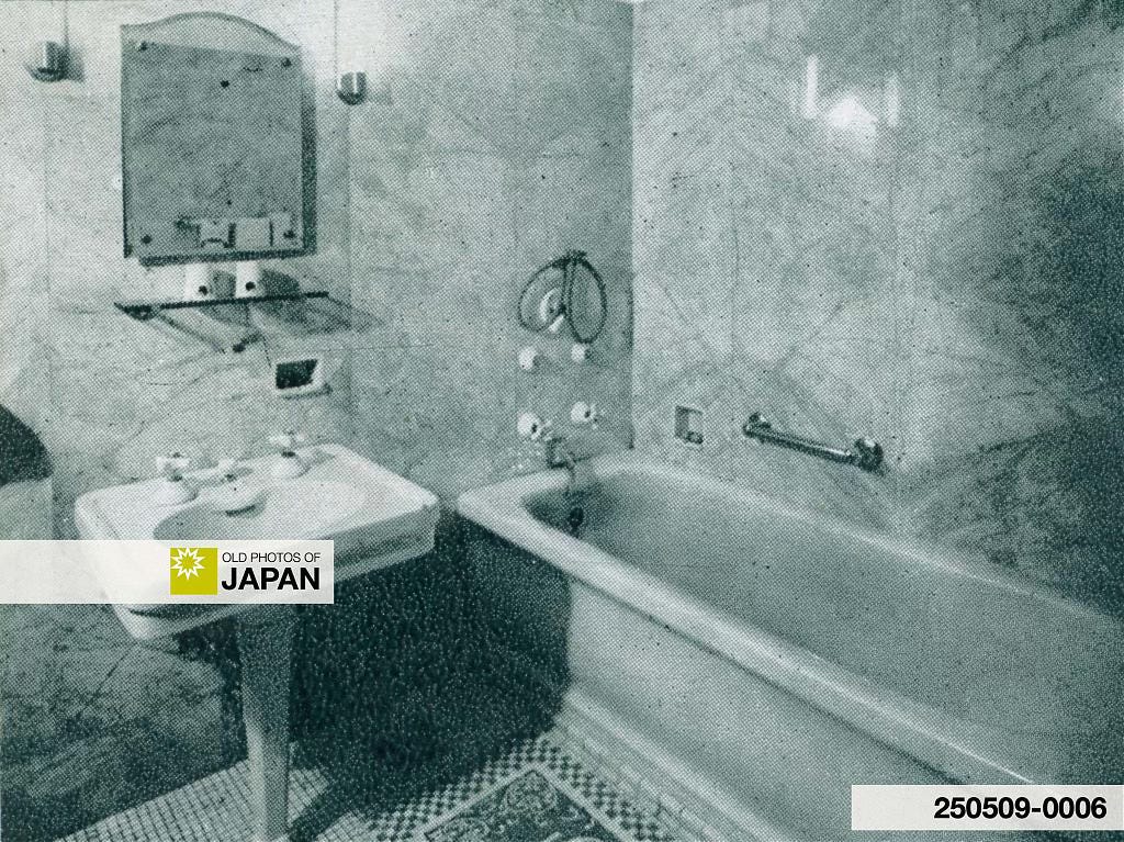 Western-style bathroom at the New Osaka Hotel, ca. 1935
