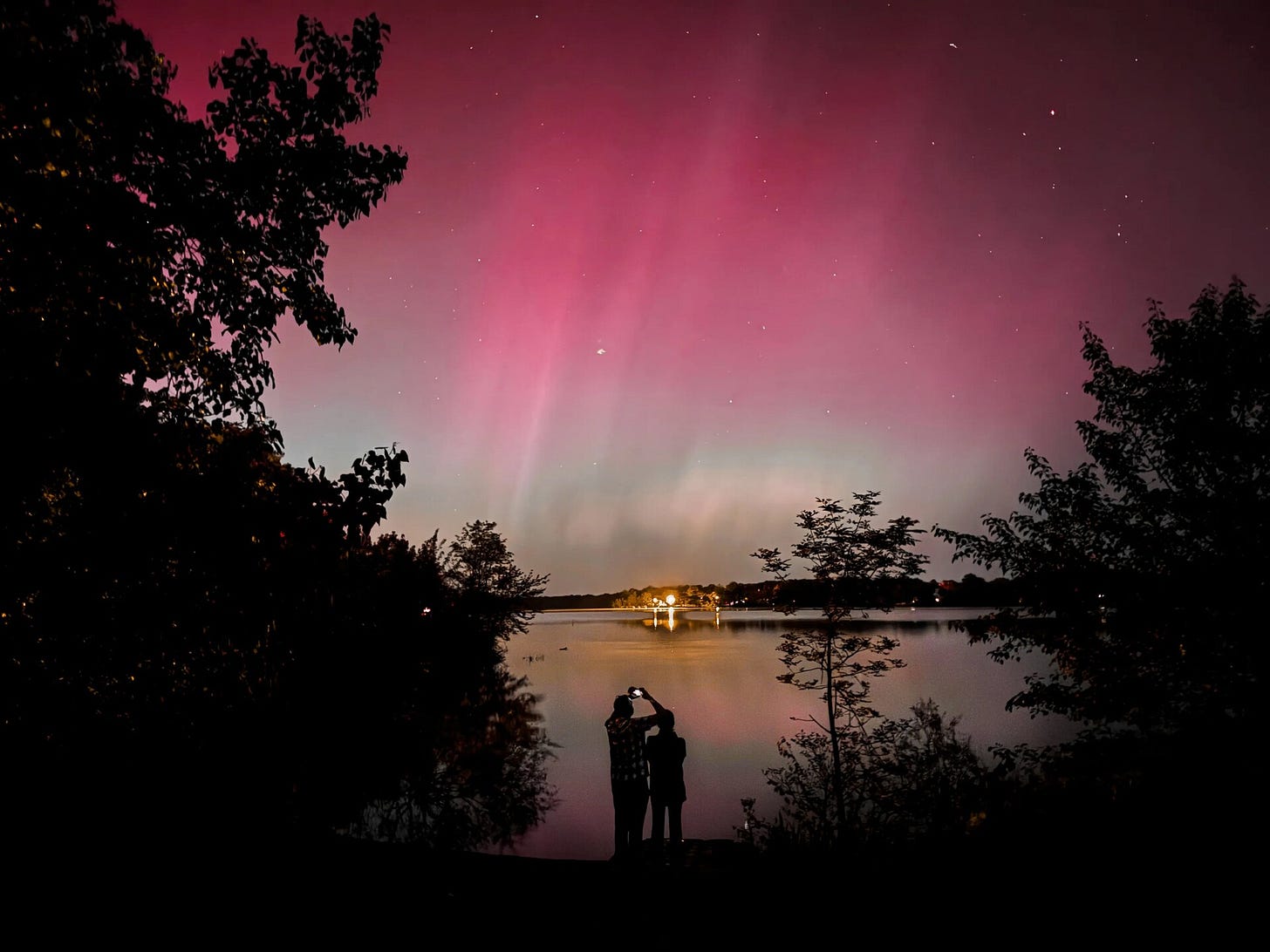 76329690007-northernlightsohio-202405100282351.jpg [resize output image]