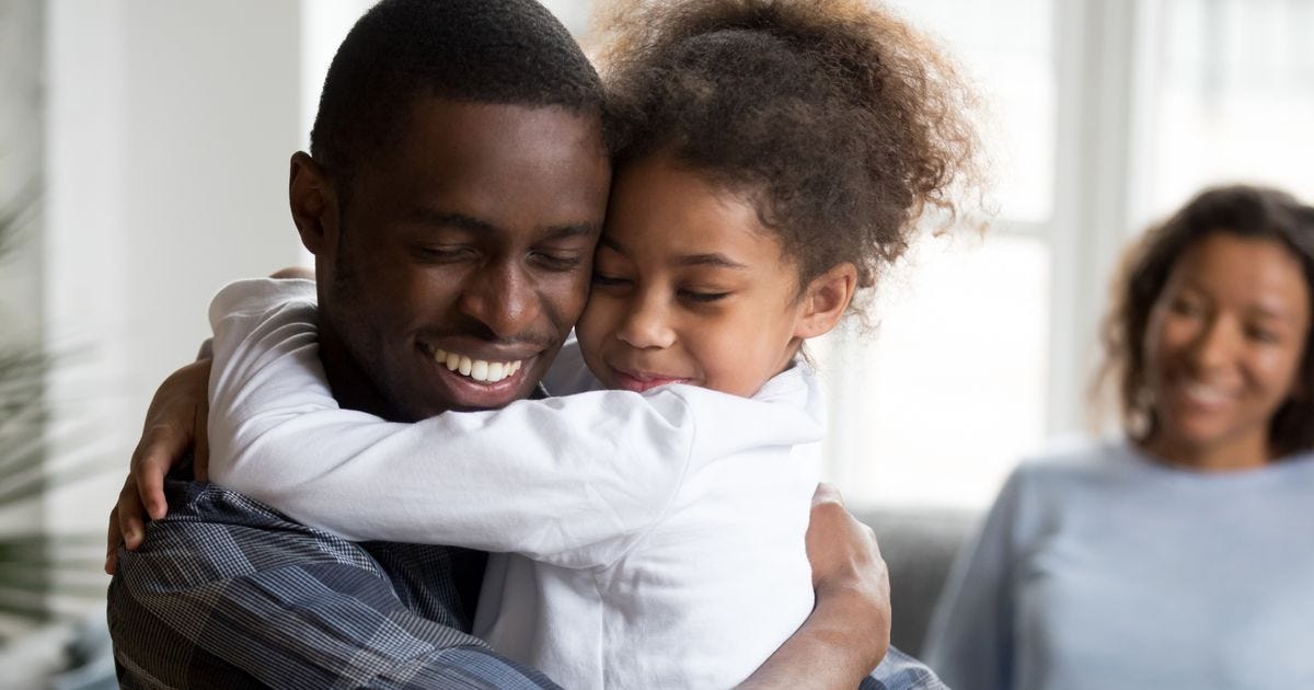 Pourquoi les câlins des papas sont si importants - Terrafemina