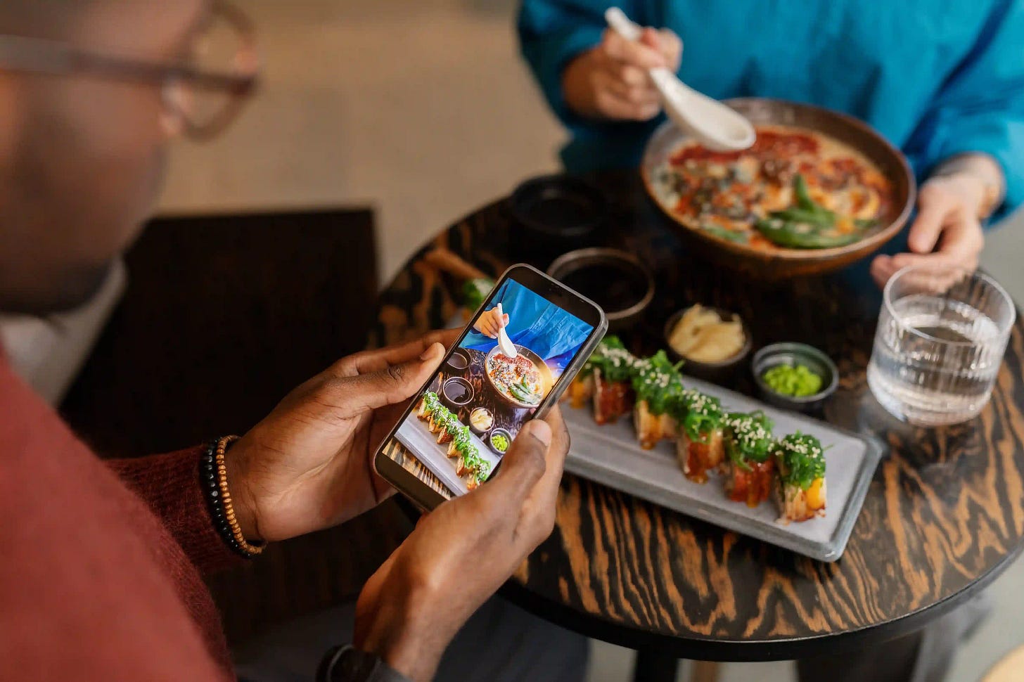 How are these restaurants in Canada disrupting the restaurant business through digital marketing