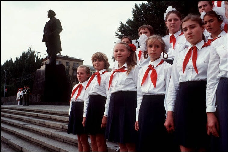 A ceremony honoring World War II veterans in 1988. A ceremony honoring World War II veterans in 1988.