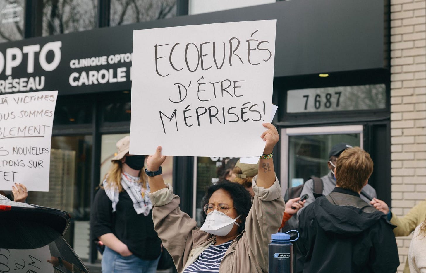 Des manifestants s’étaient donné rendez-vous lundi matin devant les locaux de l’agence Iris à LaSalle. Des manifestants s’étaient donné rendez-vous lundi matin devant les locaux de l’agence Iris à LaSalle.