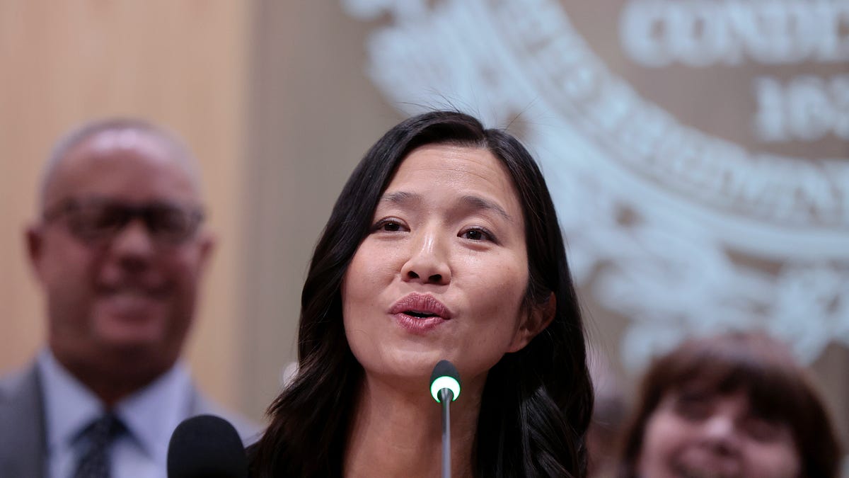 America Needs a Boring and Sane Party