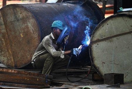 Un ouvrier bengali dans aciérie Un ouvrier bengali dans aciérie