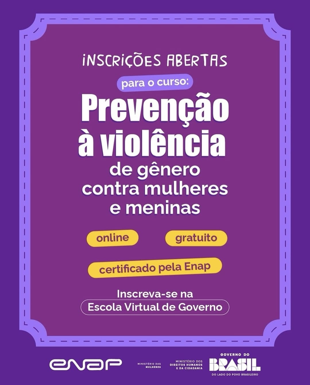#descrevemospravocê  Card digital com fundo roxo anuncia a abertura de inscrições para o curso “Prevenção à violência de gênero contra mulheres e meninas”. O conteúdo principal do texto está centralizado e utiliza diferentes tamanhos e estilos de fonte nas cores branca, roxa e amarela. A parte superior traz a frase “Inscrições abertas” em letras brancas e logo abaixo, em um balão lilás, lê-se “para o curso:”. O título do curso está em destaque com as palavras “Prevenção à violência” em letras brancas grandes, e “de gênero contra mulheres e meninas” em branco menor.  Abaixo do título, três informações são apresentadas em balões amarelos arredondados: “online”, “gratuito” e “certificado pela Enap”. Mais abaixo, o texto convida: “Inscreva-se na Escola Virtual de Governo”, em branco dentro de uma caixa com contorno lilás.  O design do card remete a um estilo institucional, com moldura decorativa nos cantos e um tom firme, reforçando a seriedade do tema. Na parte inferior, estão os logotipos da Enap (Escola Nacional de Administração Pública), Ministério das Mulheres, Ministério dos Direitos Humanos e da Cidadania, e o Governo do Brasil – do lado do povo brasileiro.