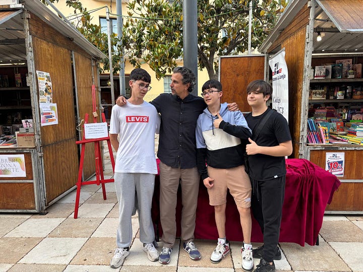 Firmando libros en Vélez-Málaga