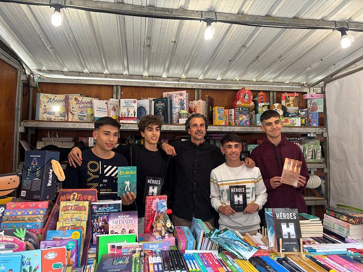 Firmando libros en Vélez-Málaga