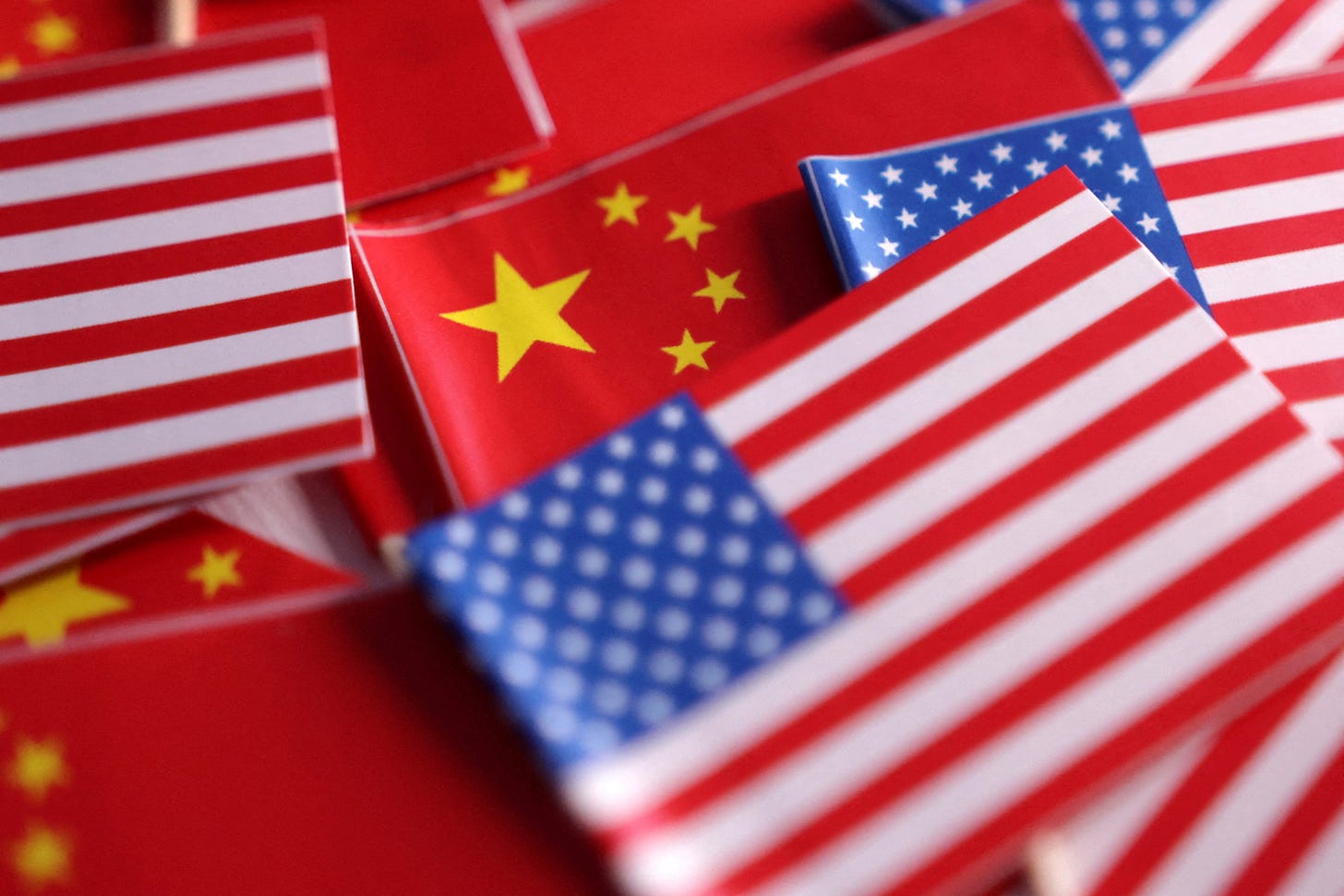 Illustration shows U.S. and Chinese flags