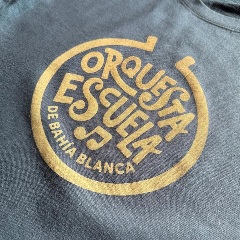 Puede ser una imagen de trompeta y texto que dice "ግ 톰 ん ESCUEIA ORQUSSA 30 BAHIA BLANCA" Puede ser una imagen de trompeta y texto que dice "ግ 톰 ん ESCUEIA ORQUSSA 30 BAHIA BLANCA"