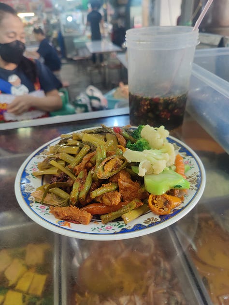 lunch scenes at Chalawan's