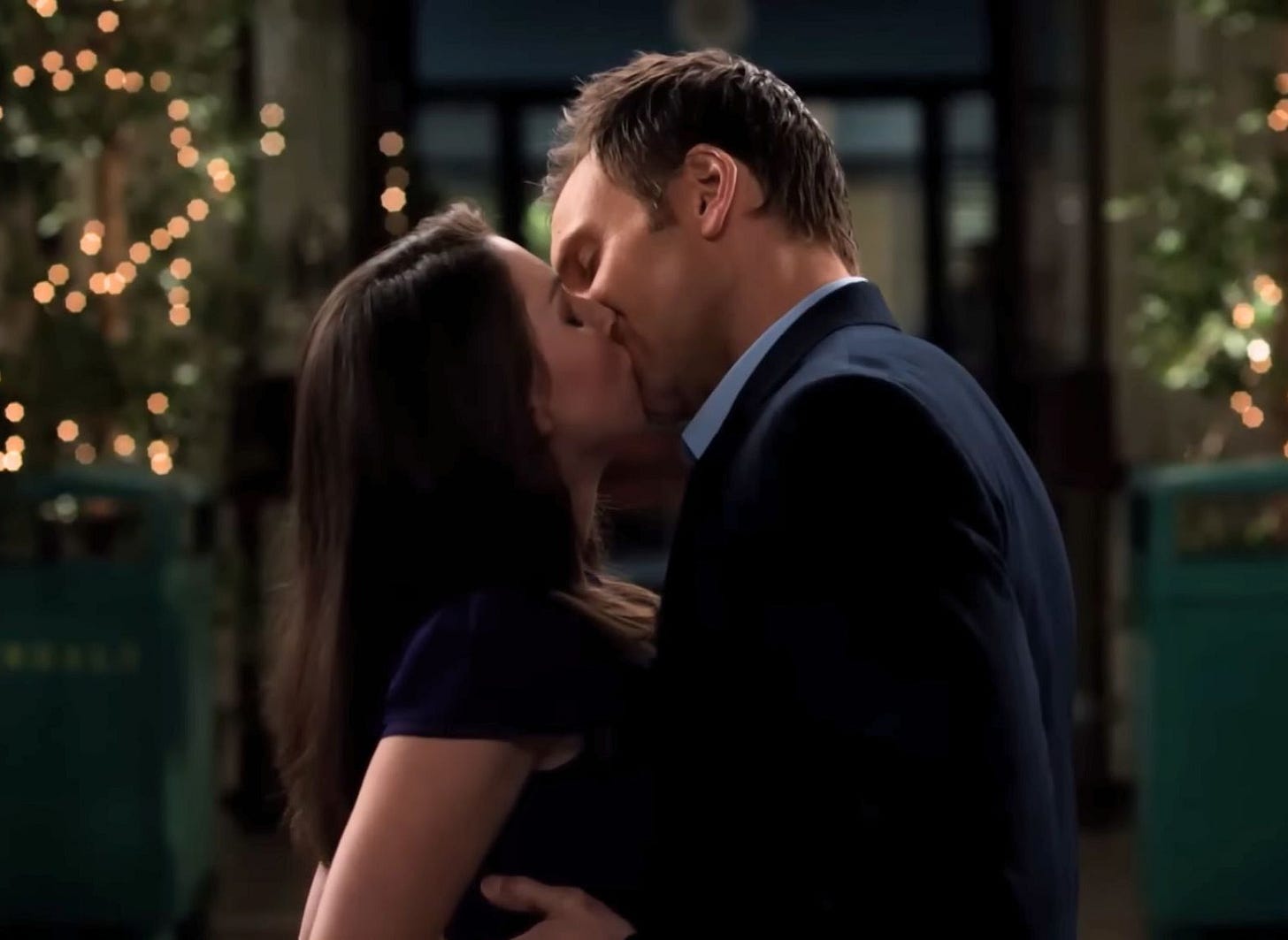 23 Best Sitcom Kisses, Ranked