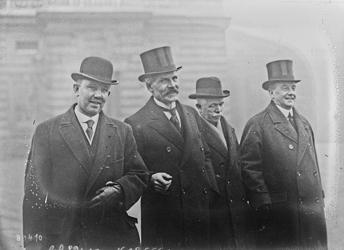 Labour colonial secretary James Henry Thomas, prime minister Ramsay MacDonald, transport secretary John Robert Clynes and home secretary Arthur Henderson in 1924. Bibliothèque nationale de France. Public Domain.