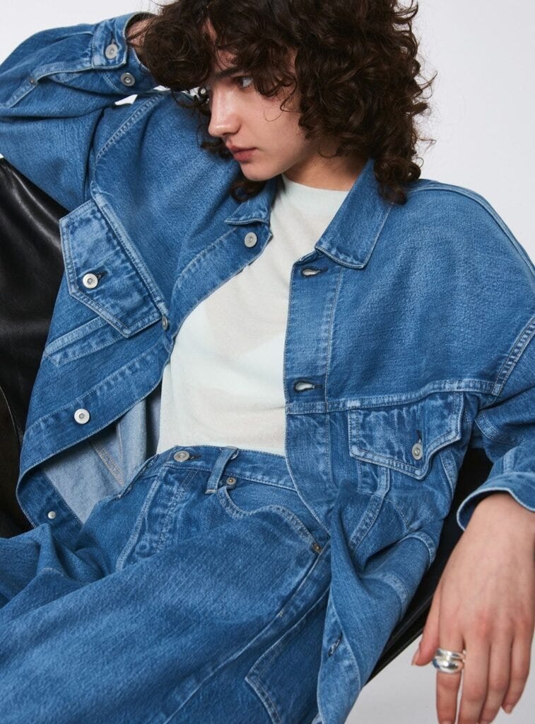 Conjunto All Jeans: Como Usar a Tendência Que Nunca Sai de Moda