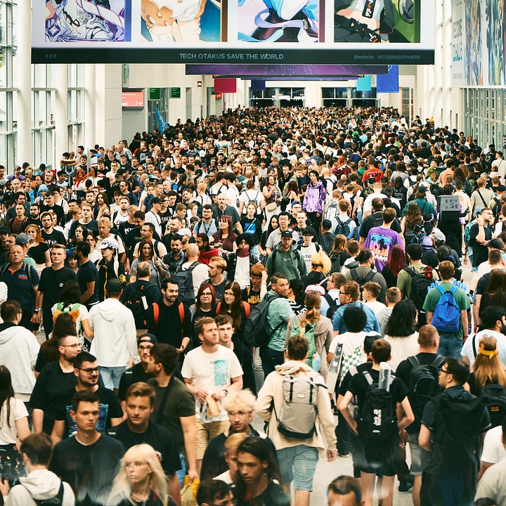 pictures of the crowds at Gamescom, Cologne