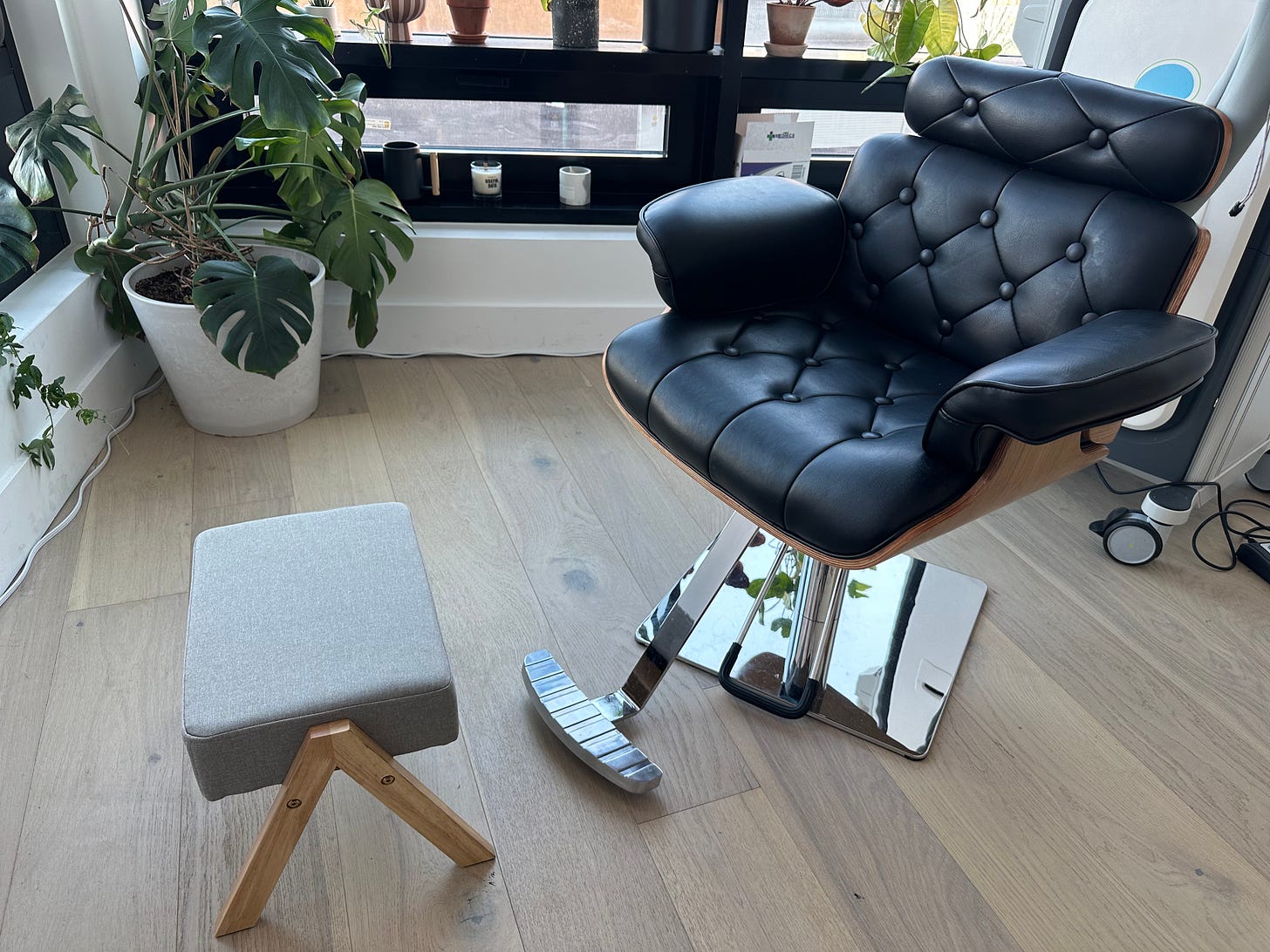 A Chair and a Footstool for TMS treatment. A Chair and a Footstool for TMS treatment.
