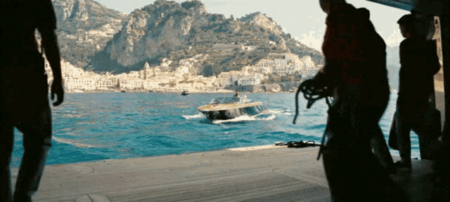 Tenet Boarding Yacht Tenet Boat GIF - Tenet Boarding Yacht Tenet Boat Tenet Yacht GIFs