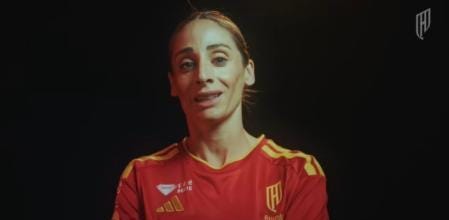 Esther González con su nuevo club Esther González con su nuevo club