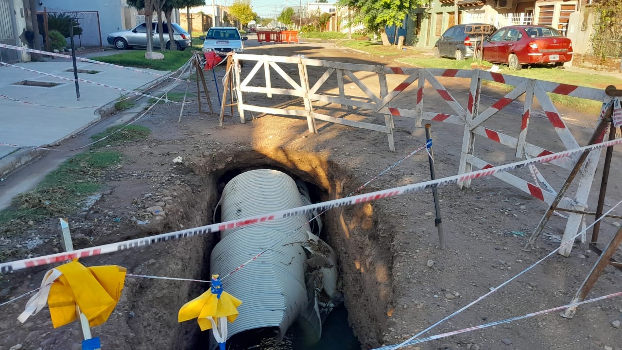 La lluvia del domingo dejó al descubierto un caño de grandes dimensiones