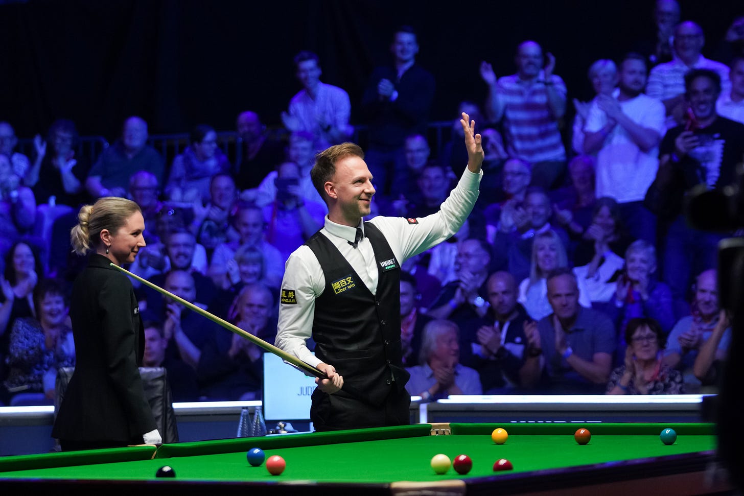 Judd Trump celebra el récord de las 1.000 centenas Judd Trump celebra el récord de las 1.000 centenas