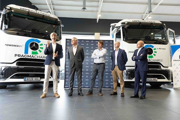 Mario Polo Lejárraga (Valdisa), Javier Serratosa (PragmaCharge España), Pablo Bordils (Logística Carosan-Transugon), Pedro Santiago Pastor (Daimler Truck Spain) and Anil Srivastava (PragmaCharge) at the handover ceremony of the two 2 eActros 600 Electric Trucks.