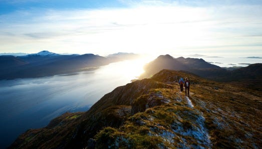 hiking-922985_1280