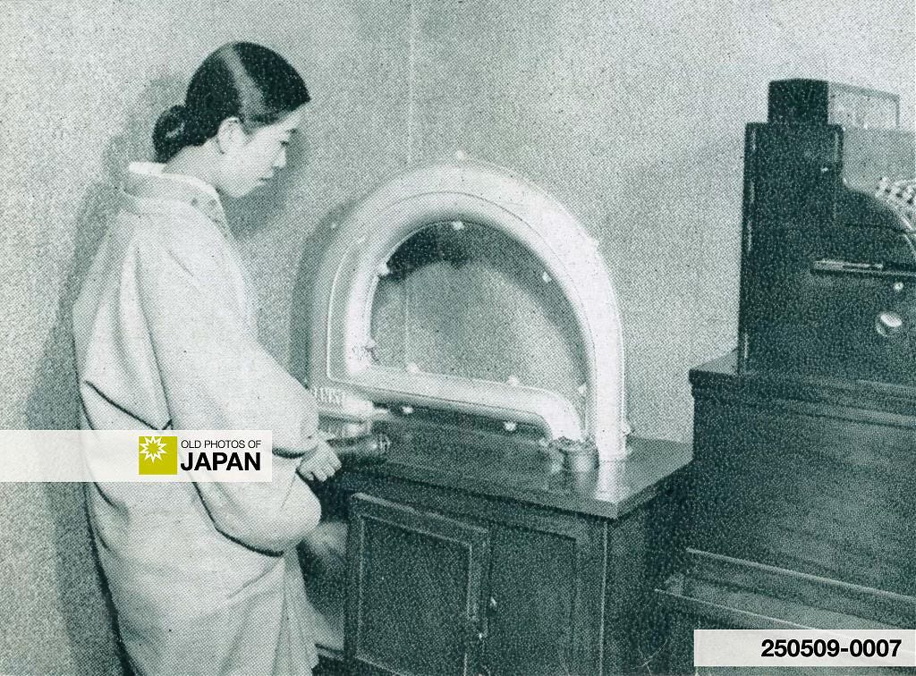 Pneumatic paper transfer system at the New Osaka Hotel, ca. 1935 Pneumatic paper transfer system at the New Osaka Hotel, ca. 1935