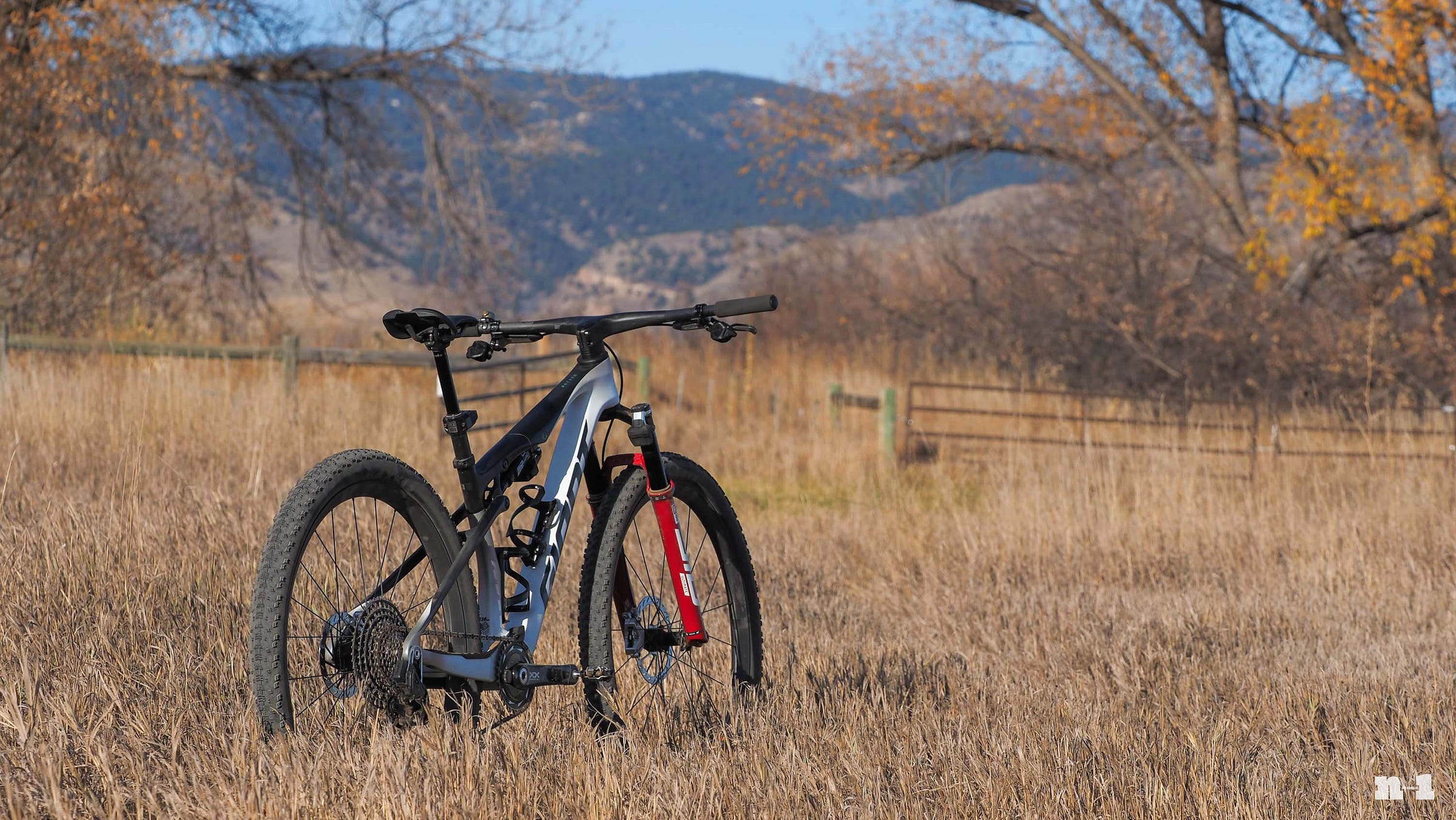 2026 Giant Anthem Advanced SL SE rear three-quarter view