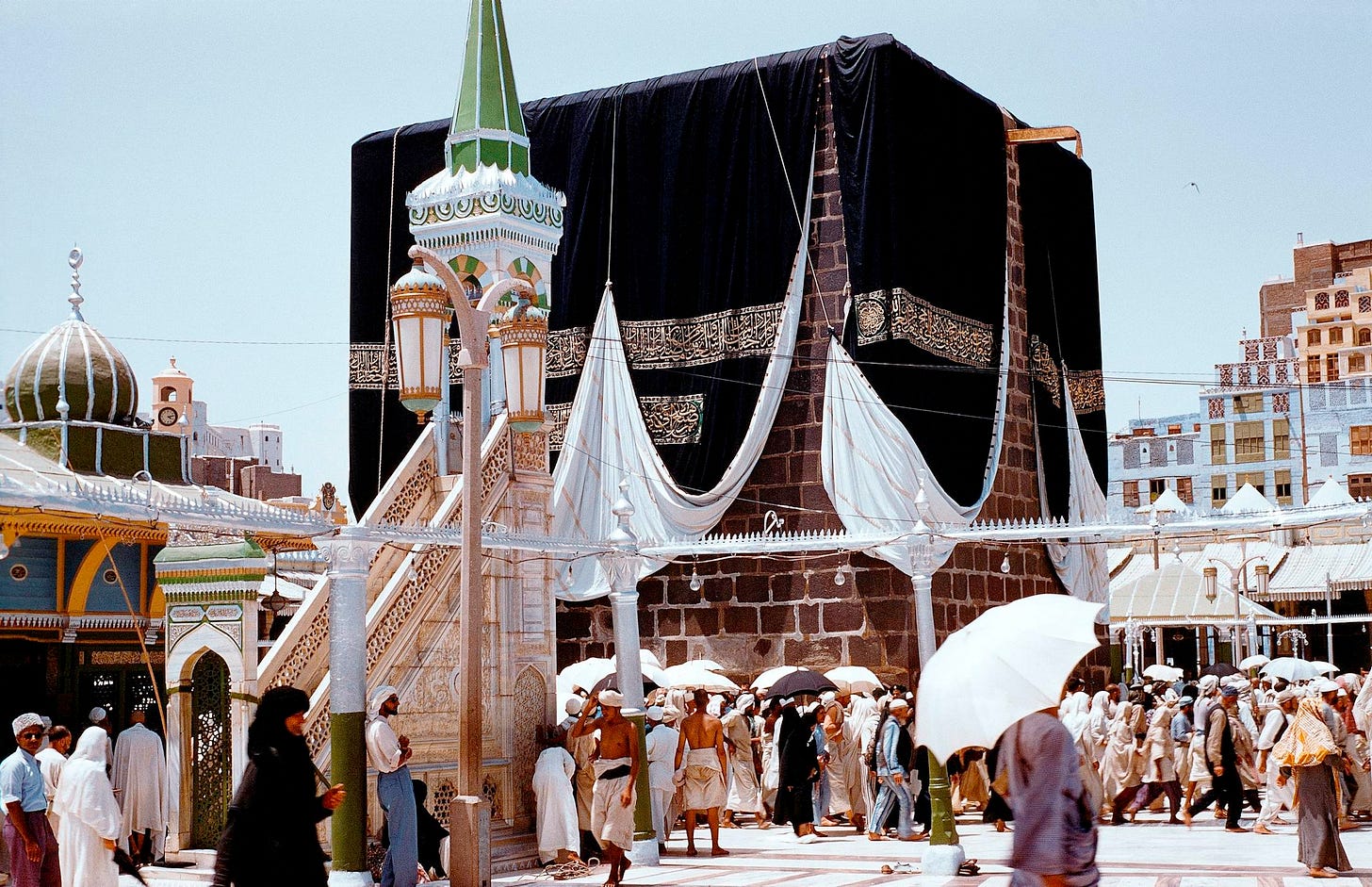 r/HistoryPorn - The Kaaba in 1954 Mecca, Kingdom of Saudi Arabia [1018x658]