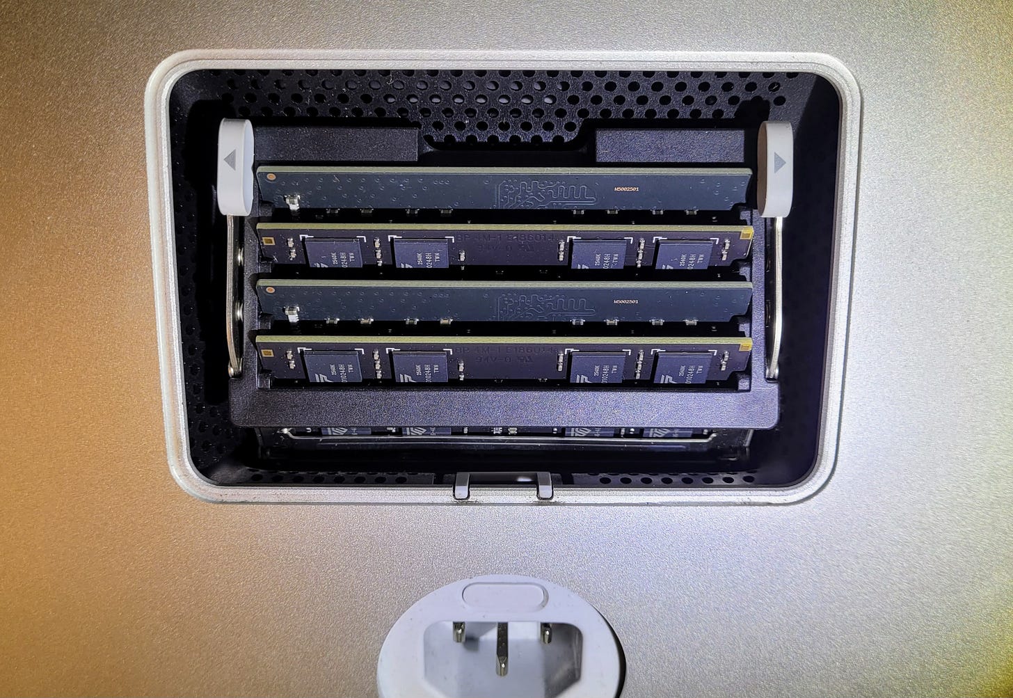 Four memory banks are filled