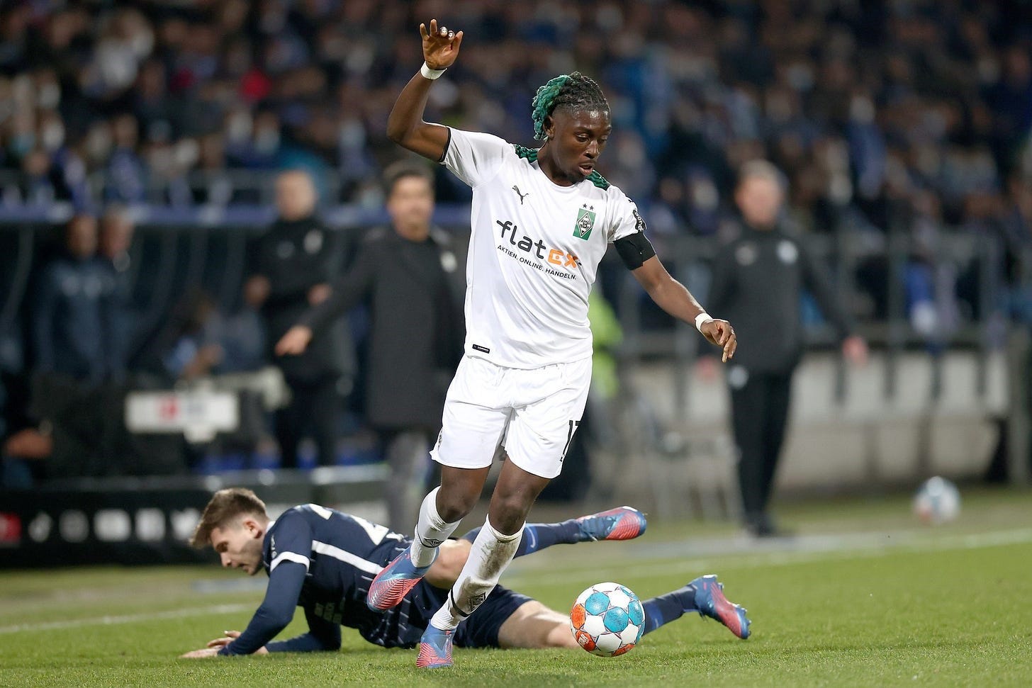 Manchester United eye Manu Kone as Frenkie de Jong alternative