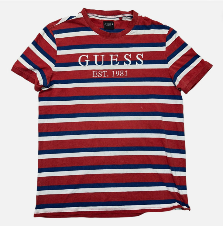 A red and white striped shirt
Description automatically generated A red and white striped shirt
Description automatically generated