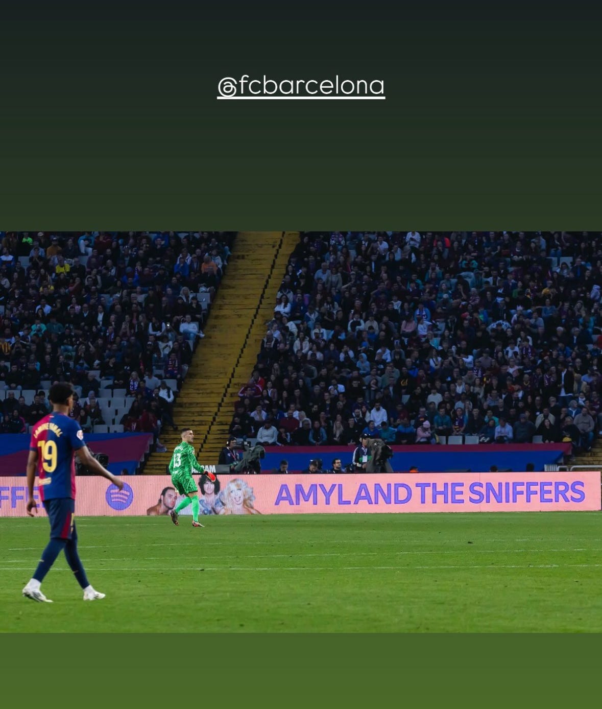 A screenshot of a Amyl and the Sniffers board at a Barcelona game A screenshot of a Amyl and the Sniffers board at a Barcelona game