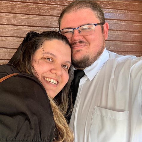 Van links na regs: Benita, saam met haar man, Jaco; Clarinda met haar seuntjie; Inge saam met haar man, Schalk