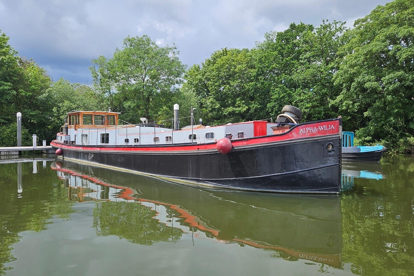 1926 Dutch Barge Luxemotor, Shepperton, Surrey - boats.com 1926 Dutch Barge Luxemotor, Shepperton, Surrey - boats.com