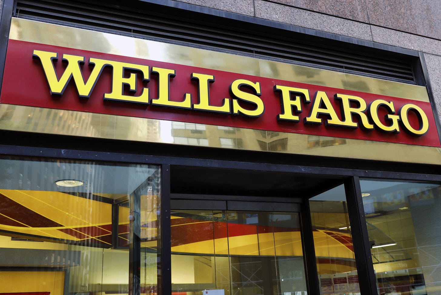 Wells Fargo offers new account with no minimum balances or overdrafts | American Banker Wells Fargo offers new account with no minimum balances or overdrafts | American Banker