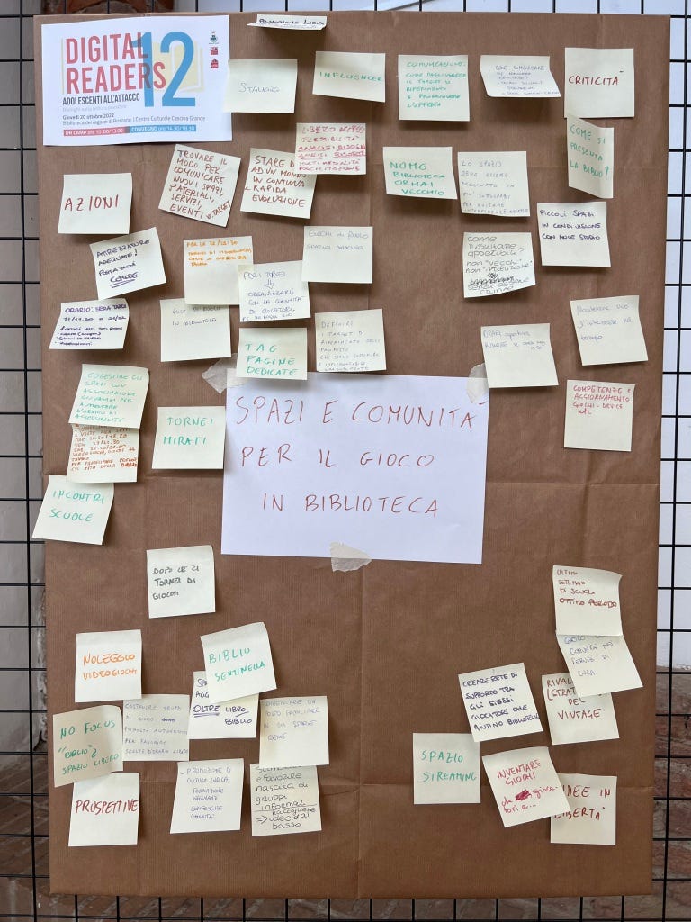 Poster del tavolo di lavoro dedicato a spazi e comunità giocanti in biblioteca